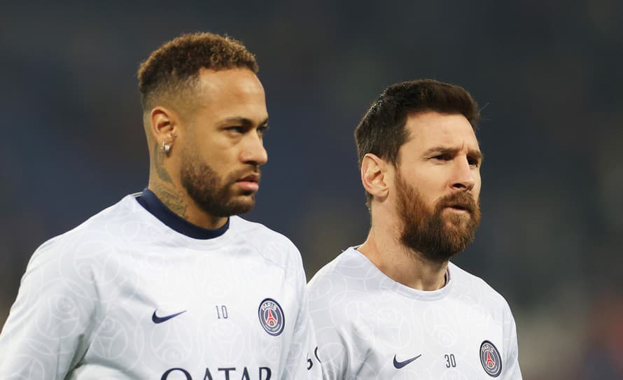 Kým futbaloví fanúšikovia na celom svete hádali, kam po odchode z PSG povedú kroky Lionela Messiho (35), jeho bývalý spoluhráč Neymar ...