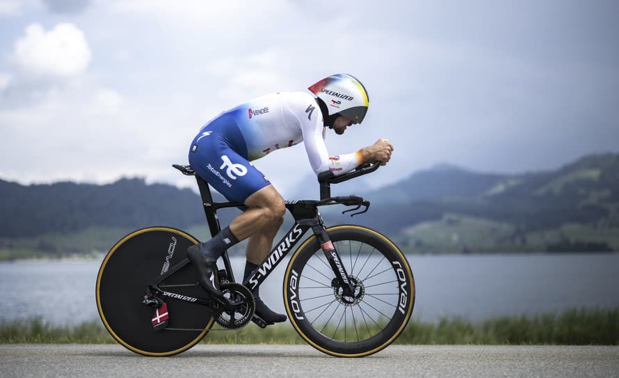 Slovenský cyklista Peter Sagan (33) odštartoval v nedeľu svoje účinkovanie na pretekoch Okolo Švajčiarska 76. miestom v úvodnej etape, ...