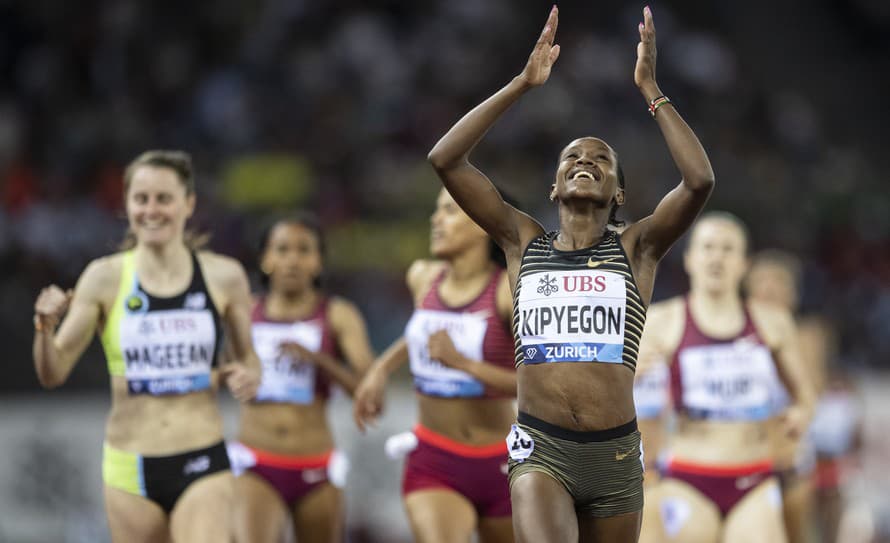 Kenská atlétka Faith Kipyegonová (29) dostala od prezidenta Williama Ruta za prekonanie dvoch svetových rekordov počas jediného týždňa ...