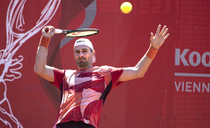 Slovenský tenista Norbert Gombos (32) neuspel v 2. kole dvojhry na antukovom challengeri Bratislava Open. V pozícii nasadenej šestky ...