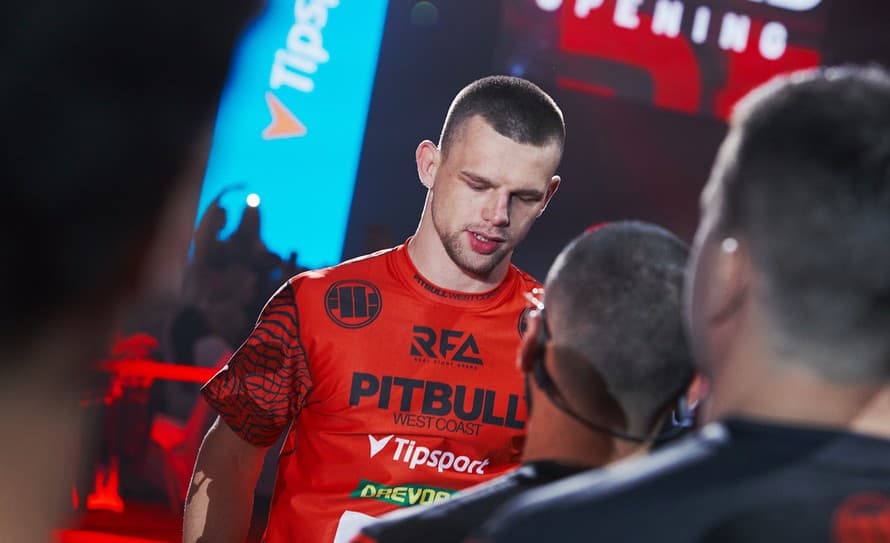 Slovenský MMA bojovník Milan Ďatelinka mieri do ďalšieho zápasu v organizácii RFA. V nej doposiaľ v oboch zápasoch odchádzal ako porazený ...