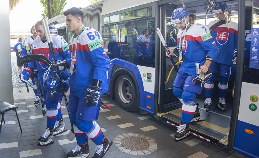 Slovenskí hokejisti budú hrať na budúcoročných majstrovstvách sveta definitívne v základnej B-skupine v Ostrave. V stredu to potvrdili ...