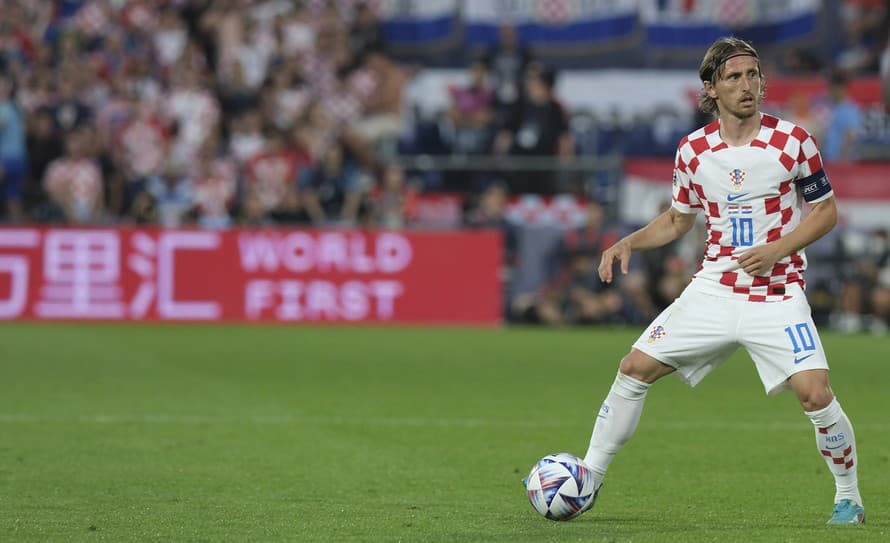 Futbalisti Luka Modrič (37) z Realu Madrid a Dejan Lovren (33) z Lyonu boli v Chorvátsku opäť obvinení z krivej výpovede v prospech bývalého ...