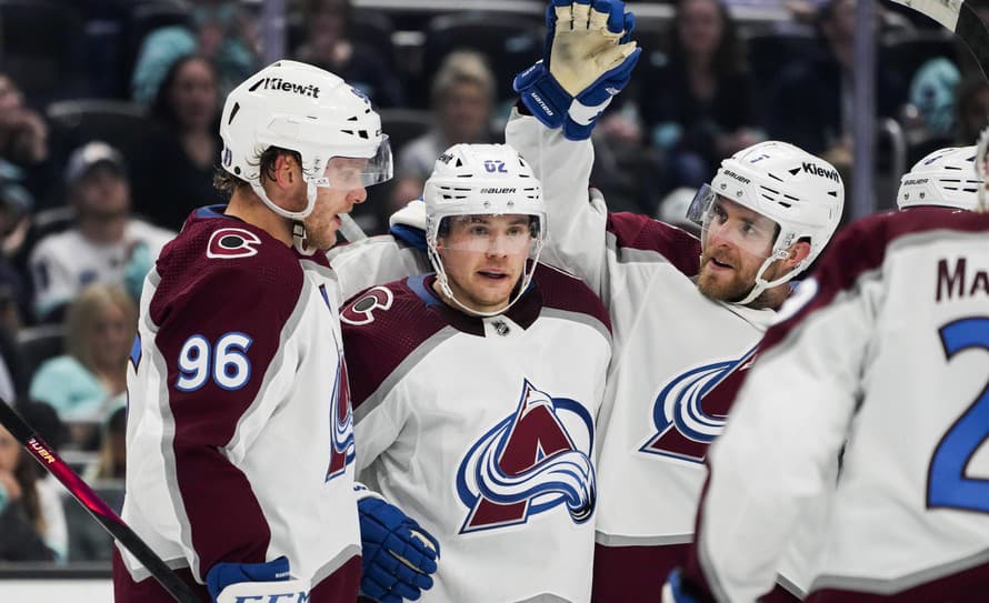 Hokejový klub NHL Colorado Avalanche predĺžil o dva roky zmluvu s obrancom Bowenom Byramom, kontrakt má celkovú hodnotu 7,7 milióna dolárov.