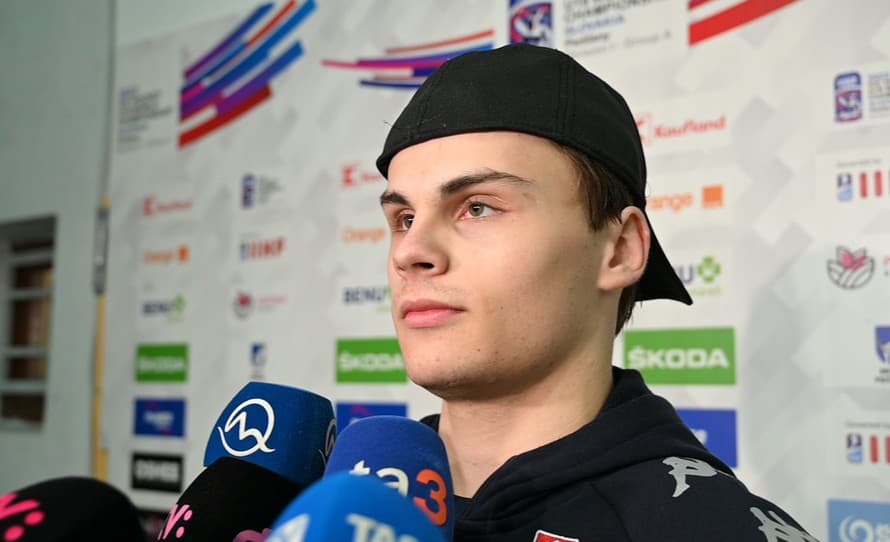 Slovenský hokejista Alex Čiernik (18) bude aj v nasledujúcej sezóne obliekať dres tímu Västerviks IK, účinkujúcom v druhej najvyššej ...