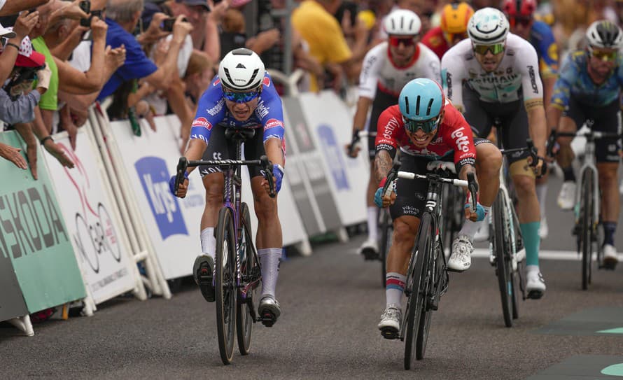 Belgický cyklista Jasper Philipsen triumfoval aj v 4. etape 110. ročníka Tour de France. 