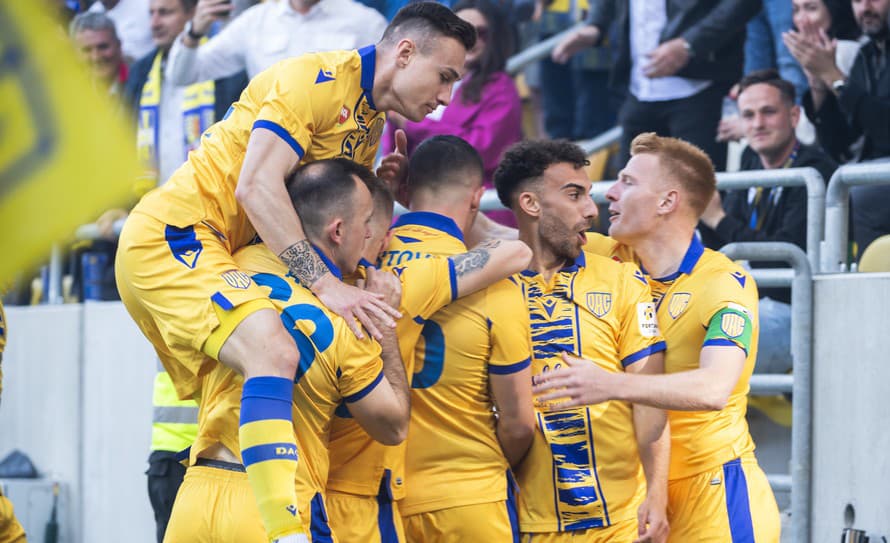 Futbalisti FC DAC 1904 Dunajská Streda zvíťazili v utorkovom prípravnom stretnutí nad Rapidom Viedeň 4:2. 