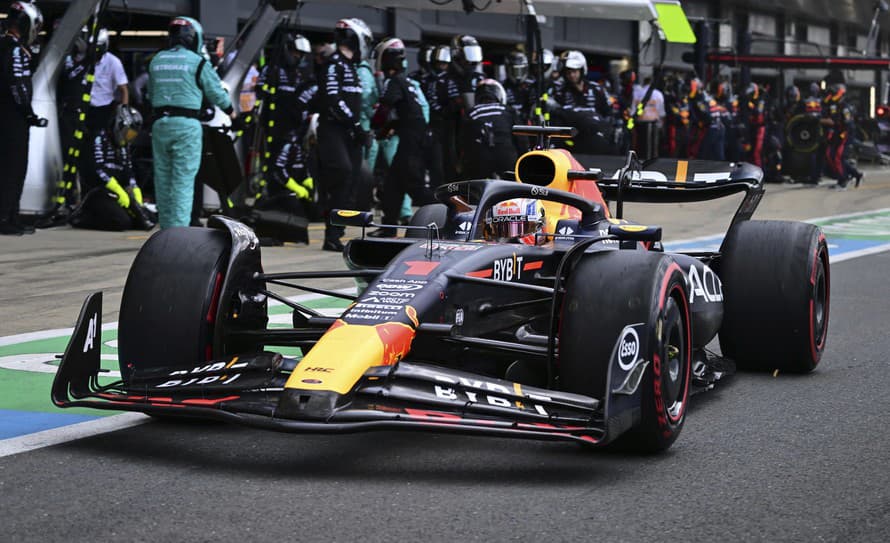 Holandský jazdec Max Verstappen z tímu Red Bull zvíťazil na Veľkej cene Veľkej Británie, desiatych pretekoch seriálu MS F1.