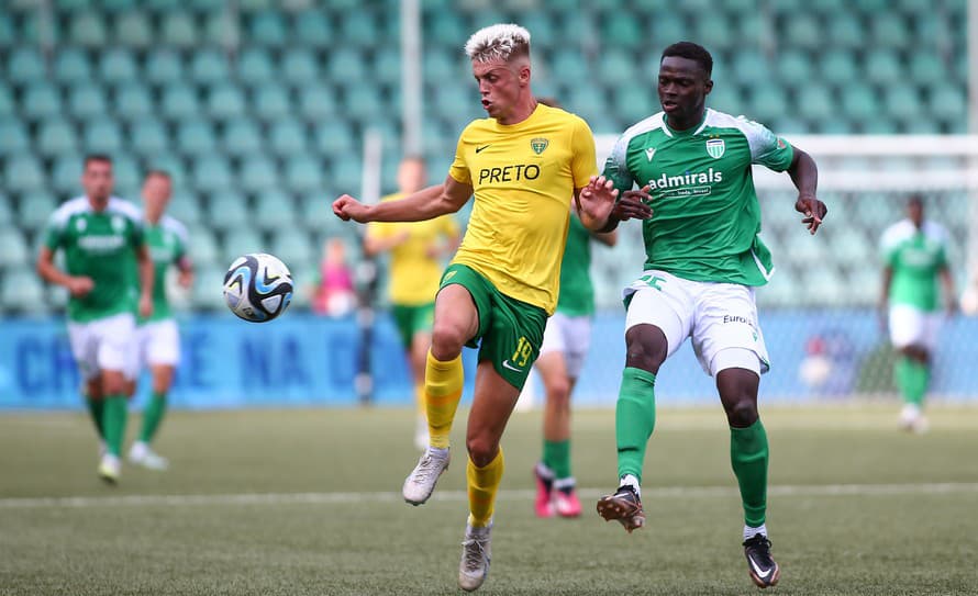 Futbalisti MŠK Žilina zdolali v  úvodnom domácom zápase 1. predkola Európskej konferenčnej ligy estónsky FCI Levadia Tallinn 2:1.