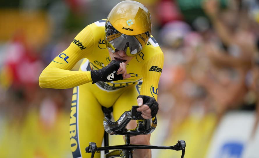 Dánsky cyklista Jonas Vingegaard z tímu Jumbo-Visma dominantným spôsobom triumfoval v utorňajšej 16. etape Tour de France. 