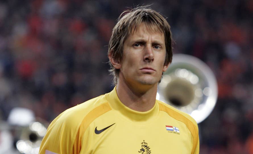 Slávny futbalový brankár Edwin van der Sar, ktorého pred dvoma týždňami postihlo krvácanie do mozgu, už nie je na jednotke intenzívnej ...