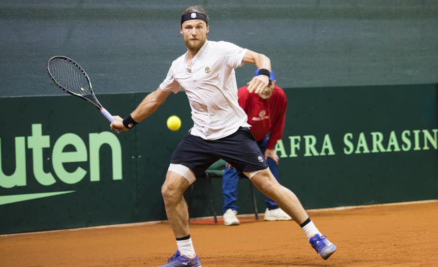 Slovenský tenista Jozef Kovalík (30) vypadol v druhom kole antukového turnaja ATP vo švédskom Bastade. 