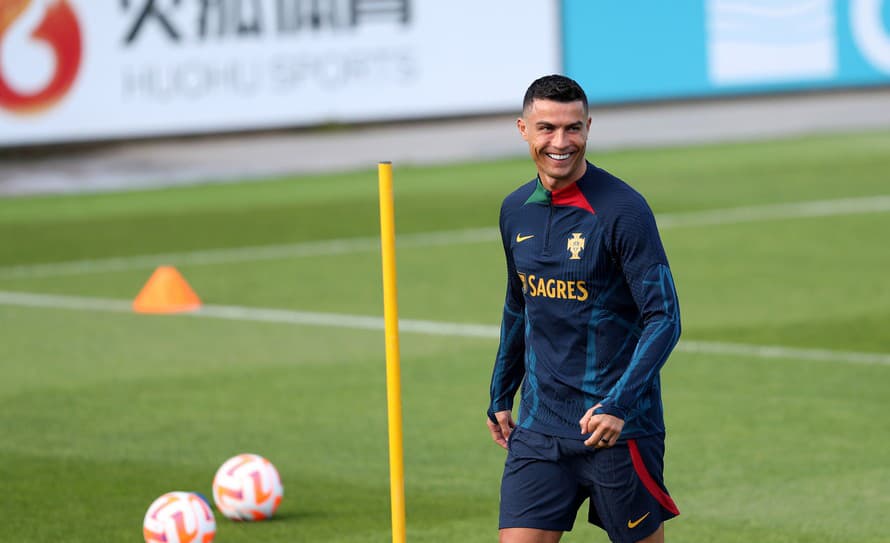 Hviezdny futbalista Cristiano Ronaldo (38) sa na financie rozhodne sťažovať nemôže. Nedávno sa zapísal do Guinnessovej knihy rekordov ...