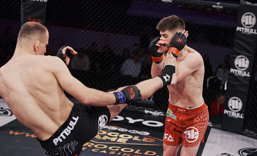 Český MMA bojovník Adam Jakubík si naposledy pripísal prvú kariérnu prehru medzi profesionálmi. 