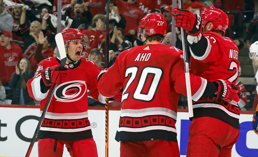 Fínsky hokejista Sebastian Aho sa dohodol s Carolinou Hurricanes na predĺžení spolupráce. S klubom NHL podpísal novú osemročnú zmluvu ...