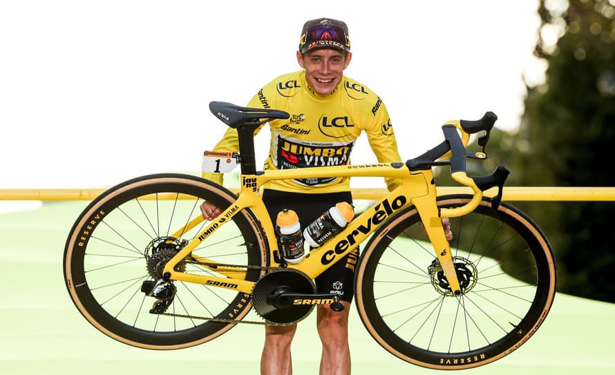 Dánsky cyklista Jonas Vingegaard prežil triumfálne privítanie v Kodani, kam ho po jeho nedávnej úspešnej obhajobe triumfu na Tour de ...