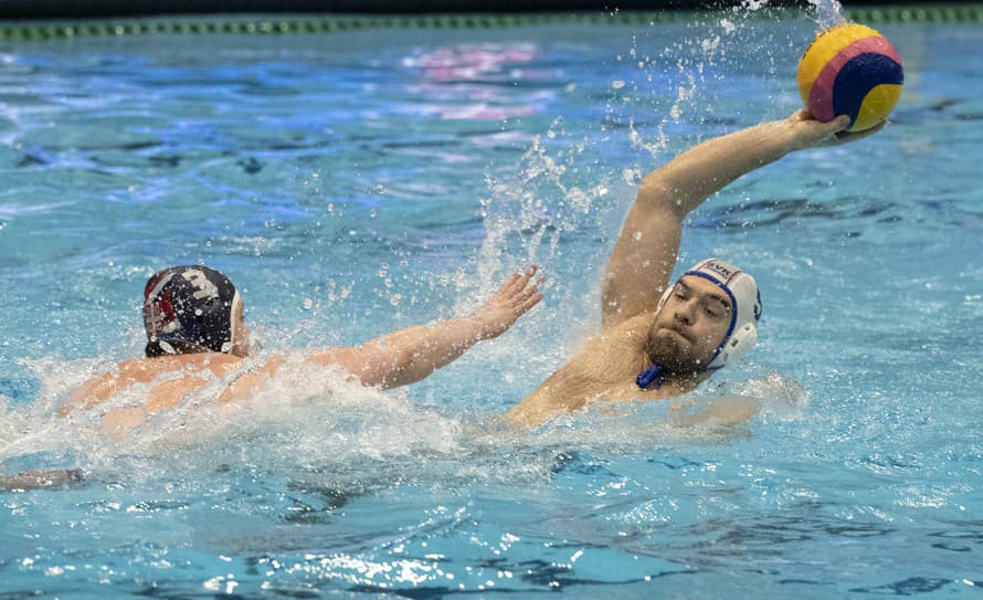 Vo finále turnaja mužov vo vodnom póle sa na MS v plaveckých športoch vo Fukuoke stretnú Gréci a Maďari. 