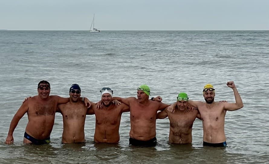 Skvelá správa! Slovenská šesťčlenná mužská štafeta “THE CHANNEL BOYS” preplávala v utorok La Manche.
