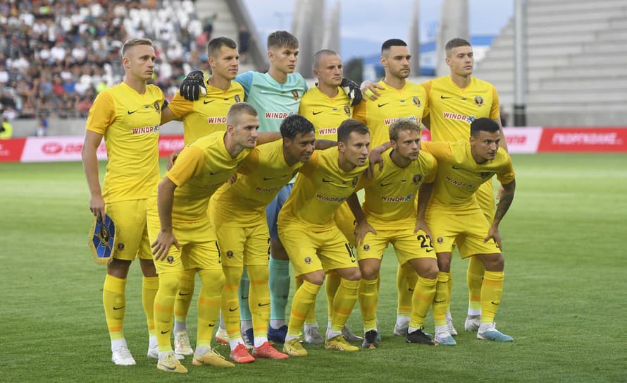 Musia riešiť poriadne nepríjemnosti! Až pätnásť členov ukrajinského futbalového klubu SC Dnipro-1 hlási pred odvetou v Aténach známky ...