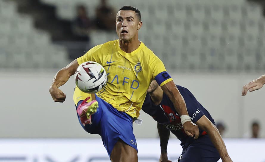 Portugalský futbalista Cristiano Ronaldo (38) prekonal ďalší bradatý rekord. 