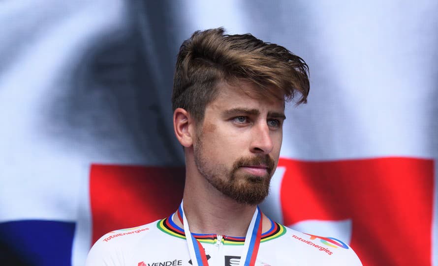 Slovenský cyklista Peter Sagan (33) nedokončil nedeľné preteky elite s hromadným štartom na MS v Škótsku.