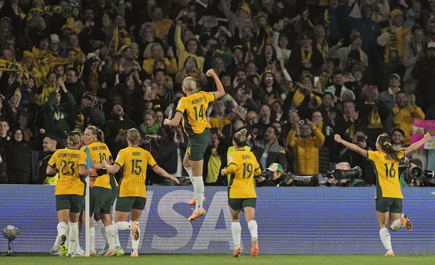 Futbalistky Austrálie postúpili do štvrťfinále majstrovstiev sveta. V pondelkovom osemfinálovom stretnutí v Sydney vyhrali nad Dánskom 2:0.