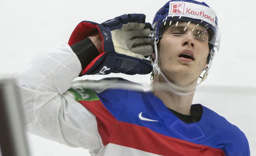 Slovenský hokejový útočník Juraj Slafkovský (19) doplatil v nováčikovskej sezóne v drese tímu Montreal Canadiens zo zámorskej NHL aj ...
