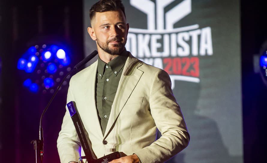 Tomáš Tatar po zisku premiérového ocenenia Hokejista roka uviedol, že jeho úspech je výsledok kolektívneho úsilia.