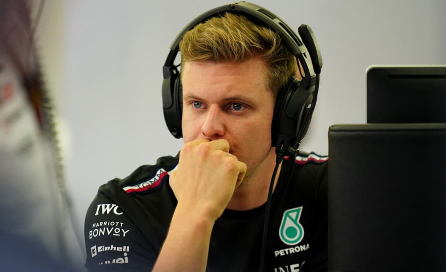 Môže za jeho vyhadzov Rus Nikita Mazepin? Po vlaňajšej sezóne F1 ukončil tím Haas spoluprácu s Mickom Schumacherom (24).