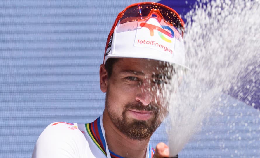 Zmení dres! Hoci sa špekulovalo, že slovenský cyklista Peter Sagan (33) bude aj na budúci rok obliekať dres tímu TotalEnergies, nebude ...