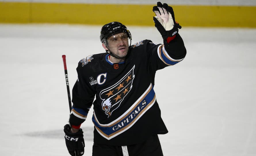 Ruský hokejista Alexander Ovechkin (37) sa na rozlúčkovom zápase legendy Barsu Kazaň Danisa Zaripova blysol skvelou hokejovou parádou.