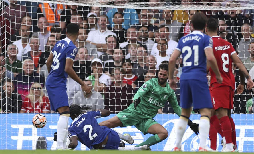 Futbalisti FC Chelsea remizovali v úvodnom kole anglickej Premier League na Stamdford Brigde s Liverpoolom 1:1.