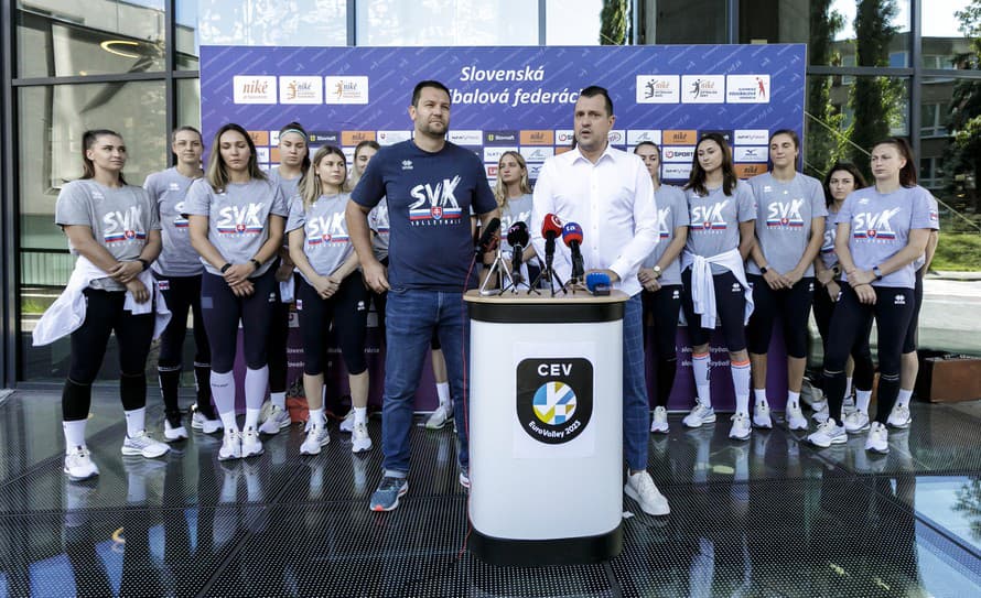 Tohtoročné majstrovstvá Európy volejbalistiek otvorí zápas medzi domácim Talianskom a Rumunskom. Stretnutie je na programe v utorok 15. ...