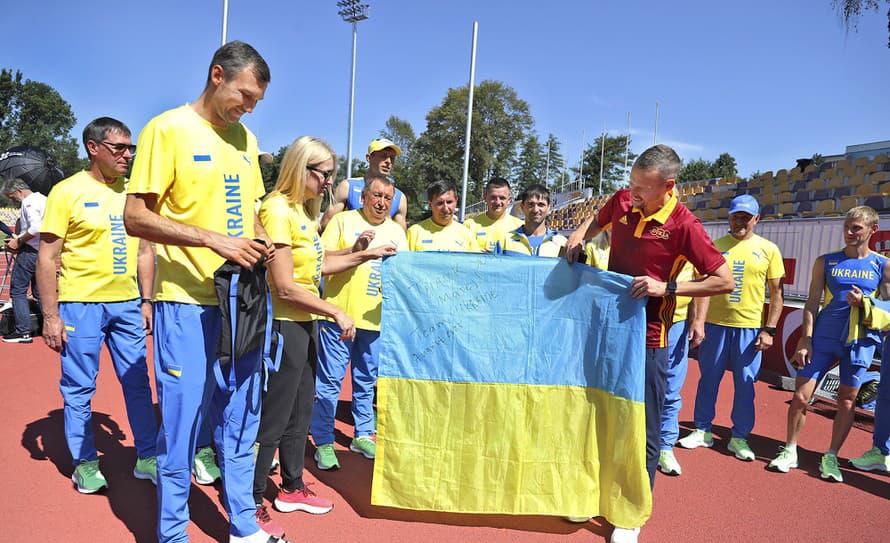 Takmer všetci ukrajinskí atléti, ktorí budú štartovať na blížiacich sa majstrovstvách sveta v Budapešti, sa udomácnili v Banskej Bystrici, ...