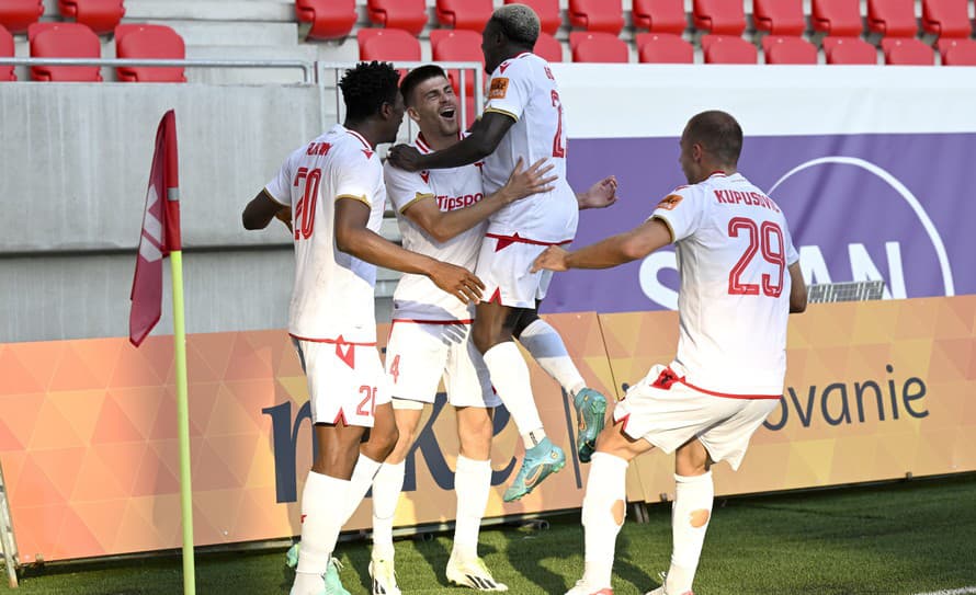 Futbalisti AS Trenčín zvíťazili v 4. kole Niké ligy nad MFK Ružomberok 4:1 a to najmä zásluhou skvelého prvého polčasu. Svoje ďalšie ...