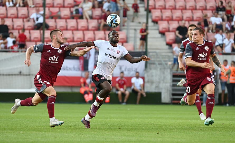 Neďelňajší program 4. kola slovenskej futbalovej Niké ligy priniesol dva zápasy. V šlágri kola nastúpila Trnava proti Podbrezovej a Zlaté ...