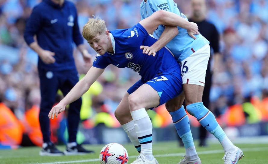 Anglický futbalista Lewis Hall (18) zamieril z FC Chelsea na ročné hosťovanie do Newcastlu United s opciou na trvalý prestup.