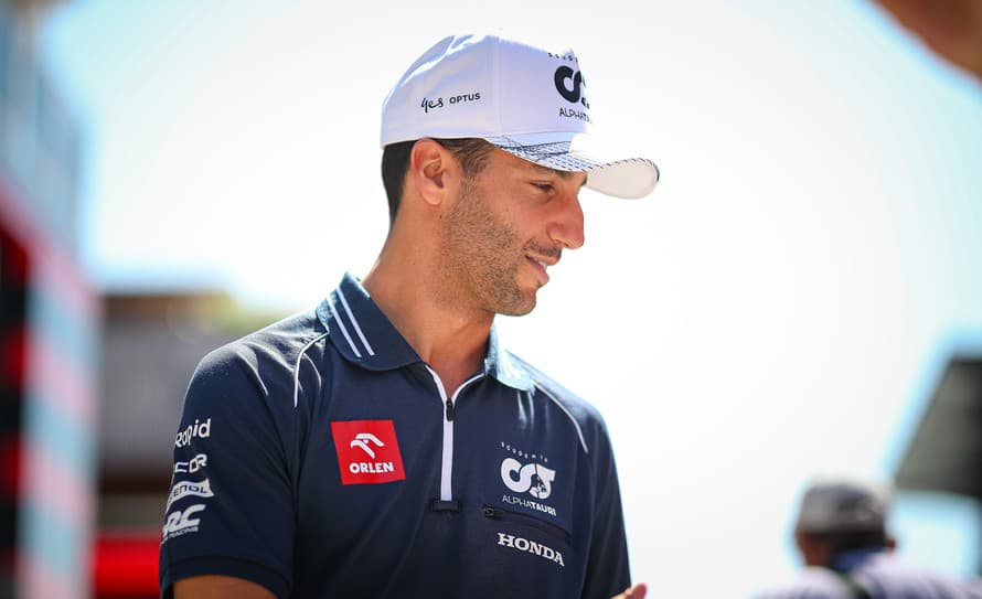 Austrálsky jazdec Daniel Ricciardo pre zranenie ruky pravdepodobne vynechá nasledujúce dve podujatia seriálu majstrovstiev sveta F1. 