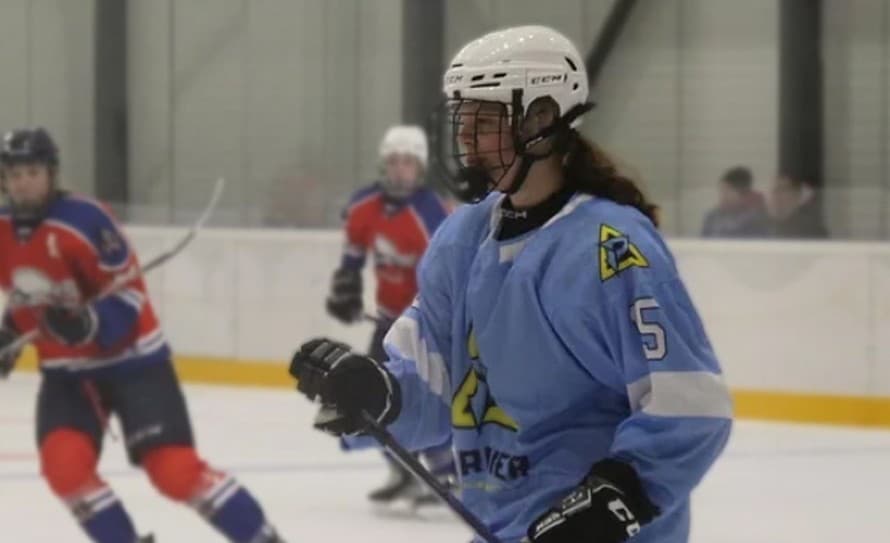 Slovenská hokejová reprezentantka Nela Lopušanová (15) si podmaňuje Ameriku! Vo svojej zámorskej premiére predviedla štvorgólovú šou.