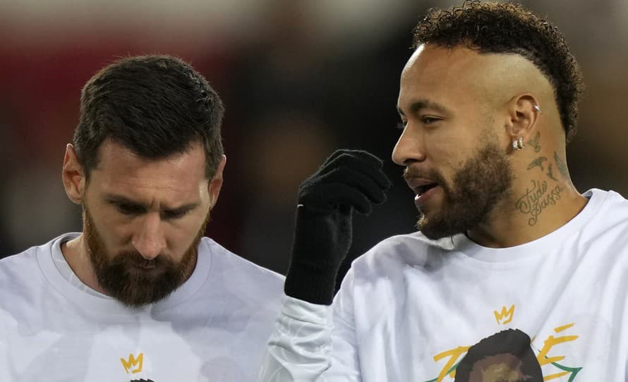 Brazílsky futbalista Neymar (31) uviedol, že on a jeho bývalý spoluhráč Lionel Messi (36) si spolu v Paríži St. Germain prešli peklom.