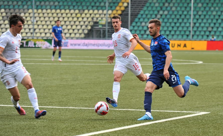 Slovenský futbalista Ján Bernát (22) sa stal novou posilou FC Spartak Trnava. Ofenzívny stredopoliar prichádza na ročné hosťovanie z ...