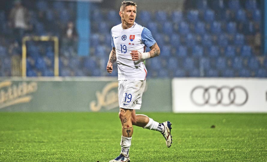 Je iba piatym slovenským futbalistom, ktorý včera večer v kvalifikačnom zápase ME 2024 proti Portugalsku siahal na vstup do historických ...