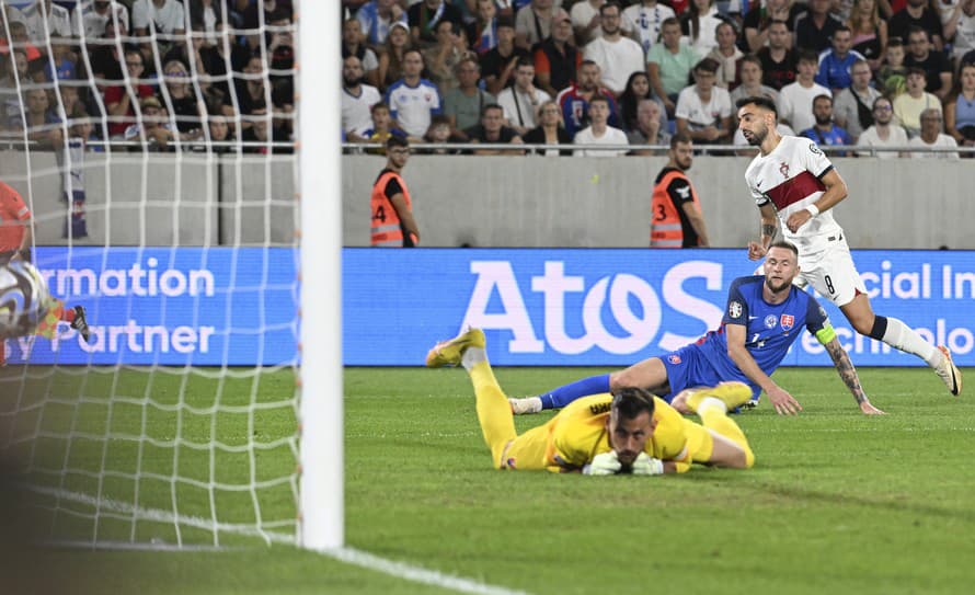 Slovenskí futbalisti mali na dosah s favorizovaným Portugalskom prekvapenie. Najmä v prvom polčase kvalifikačného zápasu o postup na ...