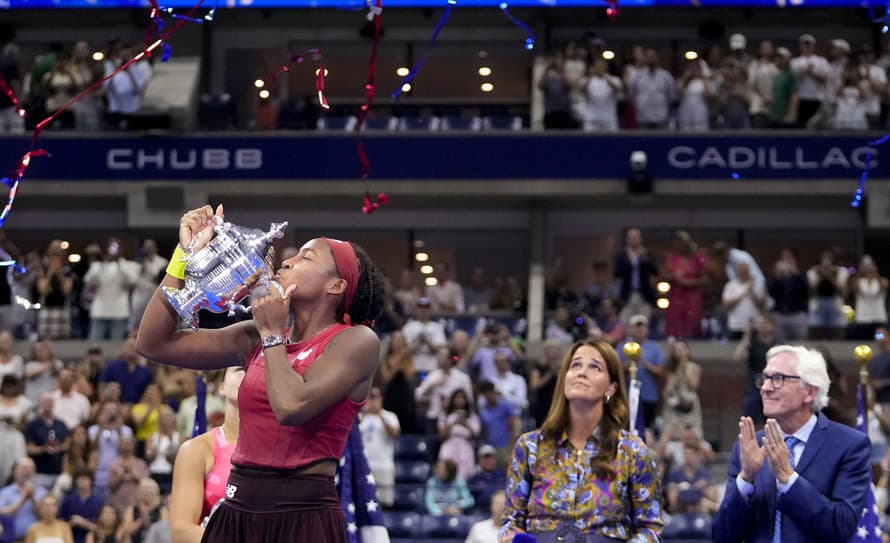 Americká tenistka Coco Gauffová získala svoj prvý grandslamový titul. Vo finále ženskej dvojhry na US Open zdolala v noci na nedeľu Bielorusku ...
