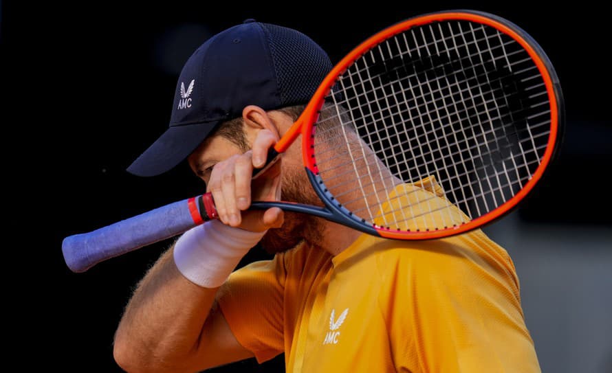 Britský tenista Andy Murray vynechal pre finále Davisovho pohára pohreb svojej starej mamy.