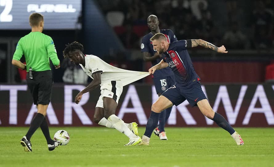 Futbalisti Paríža Saint-Germain utrpeli v 5. kole Ligue 1 prvú prehru v novej sezóne. Úradujúci francúzsky majster podľahol OGC Nice ...