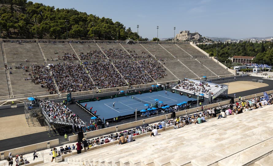 Slovenskí tenisti hrajú po úvodnom dni duelu 1. svetovej skupiny Davisovho pohára s domácim Gréckom 1:1.