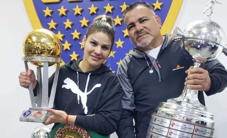 Boxerský tréner Diego Arrua (58) zomrel po tom, čo utrpel smrteľný infarkt počas sledovania najväčšieho zápasu kariéry svojej manželky.