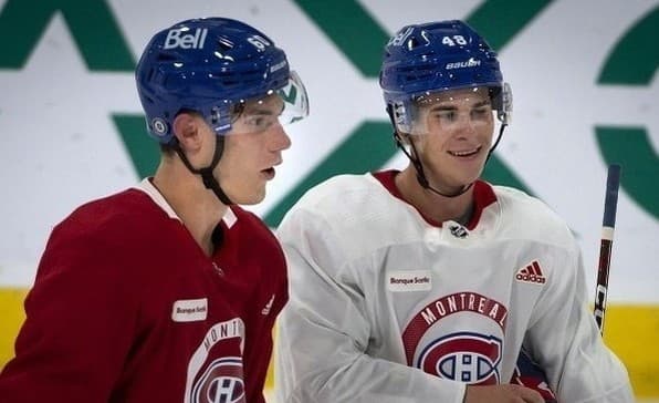 Slovenskí hokejoví útočníci Juraj Slaflkovský (19) a Filip Mešár (19) zažili odlišný úvodný deň v tréningovom kempe tímu Montreal Canadiens ...