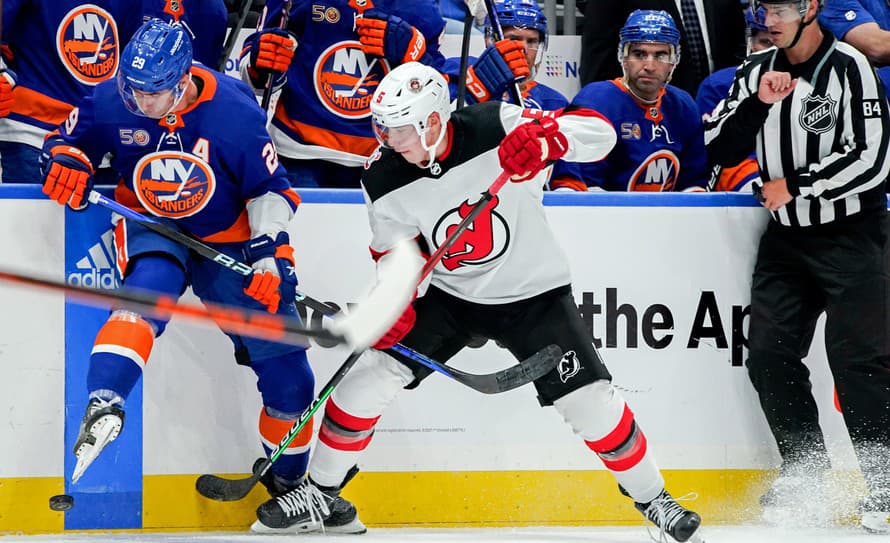 Slovenský hokejový obranca Šimon Nemec (19) má šancu vybojovať si v najbližších týždňoch miesto v prvom tíme klubu New Jersey Devils ...